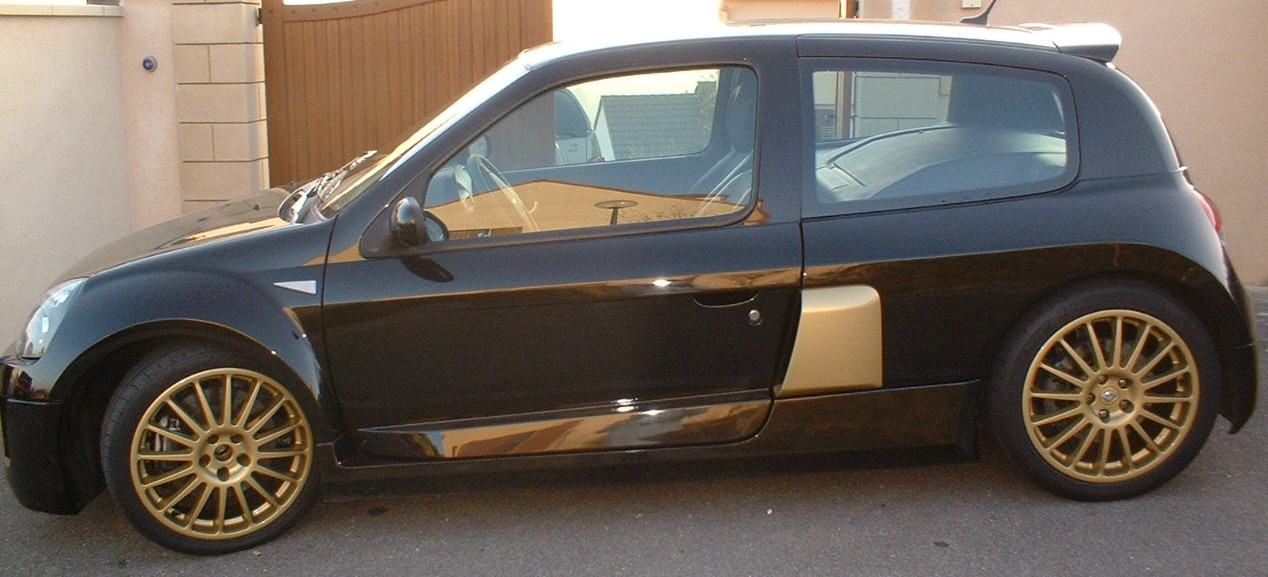 clio v6 001.jpg