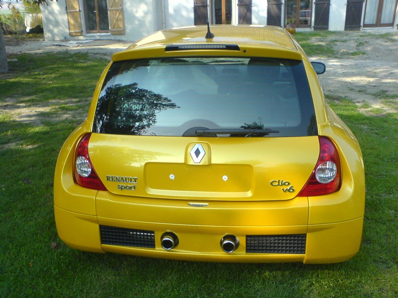clio v6 2.petitJPG.jpg