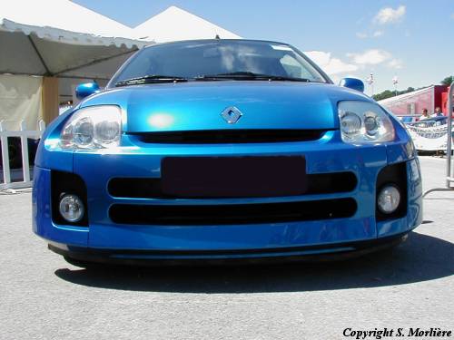 2001_renault_clio_v6_02_m.jpg
