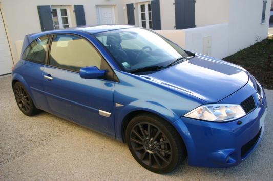 megane rs, avec le chassis sport elle passe partout.