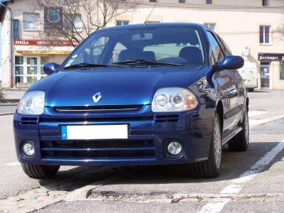 clio rs, un chassis et moteur mais joueuse de l'arrière.