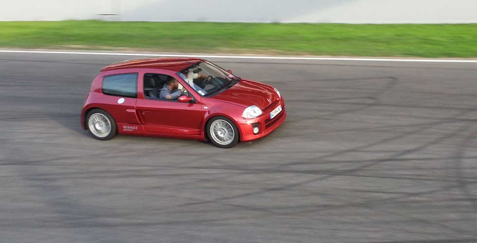Renault-Clio-V6-980x500.jpg