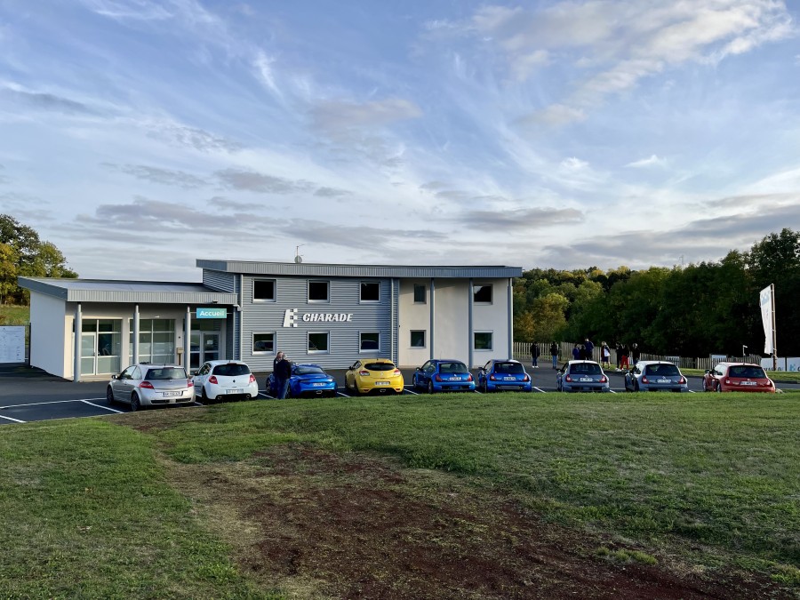 90FA9AE2-42F3-434D-9349-010B24804462.jpeg (4.59 Mio) Vu 6357 fois C’est frustrant de rester de ce côté de la barrière…